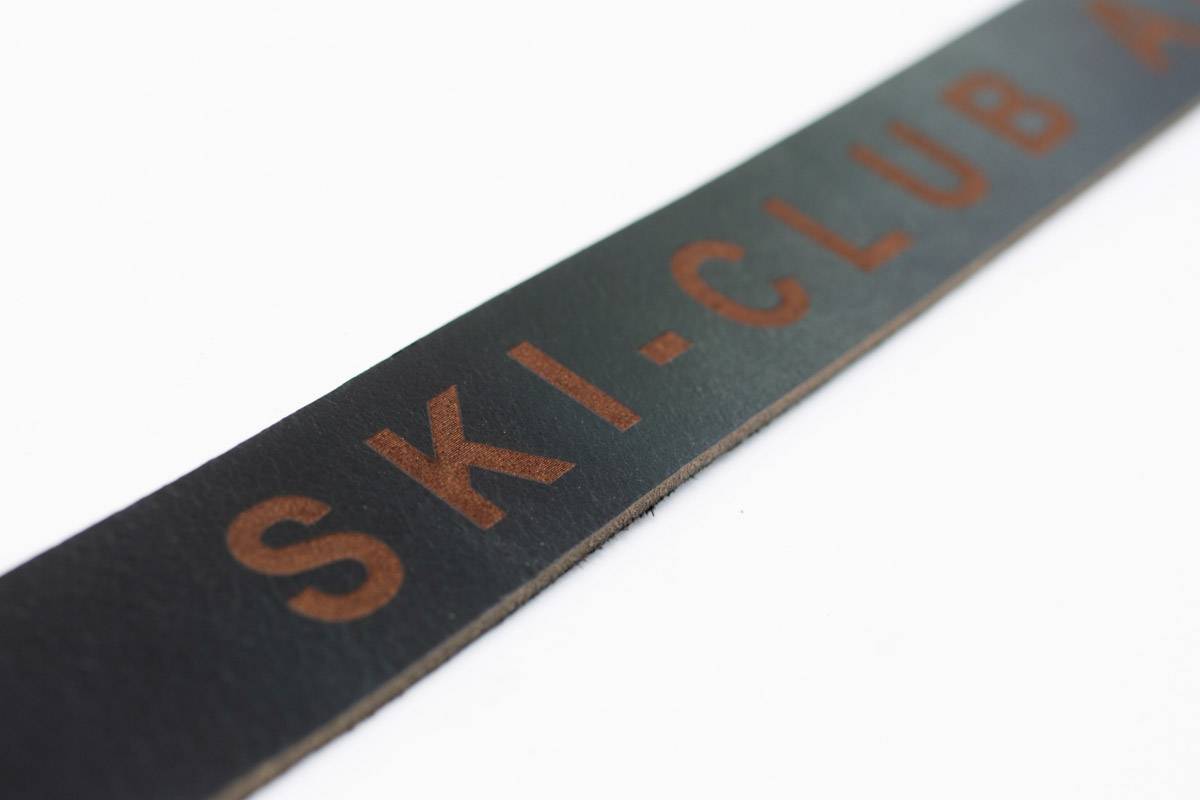 Gürtel mit Silberschnalle Schwarz