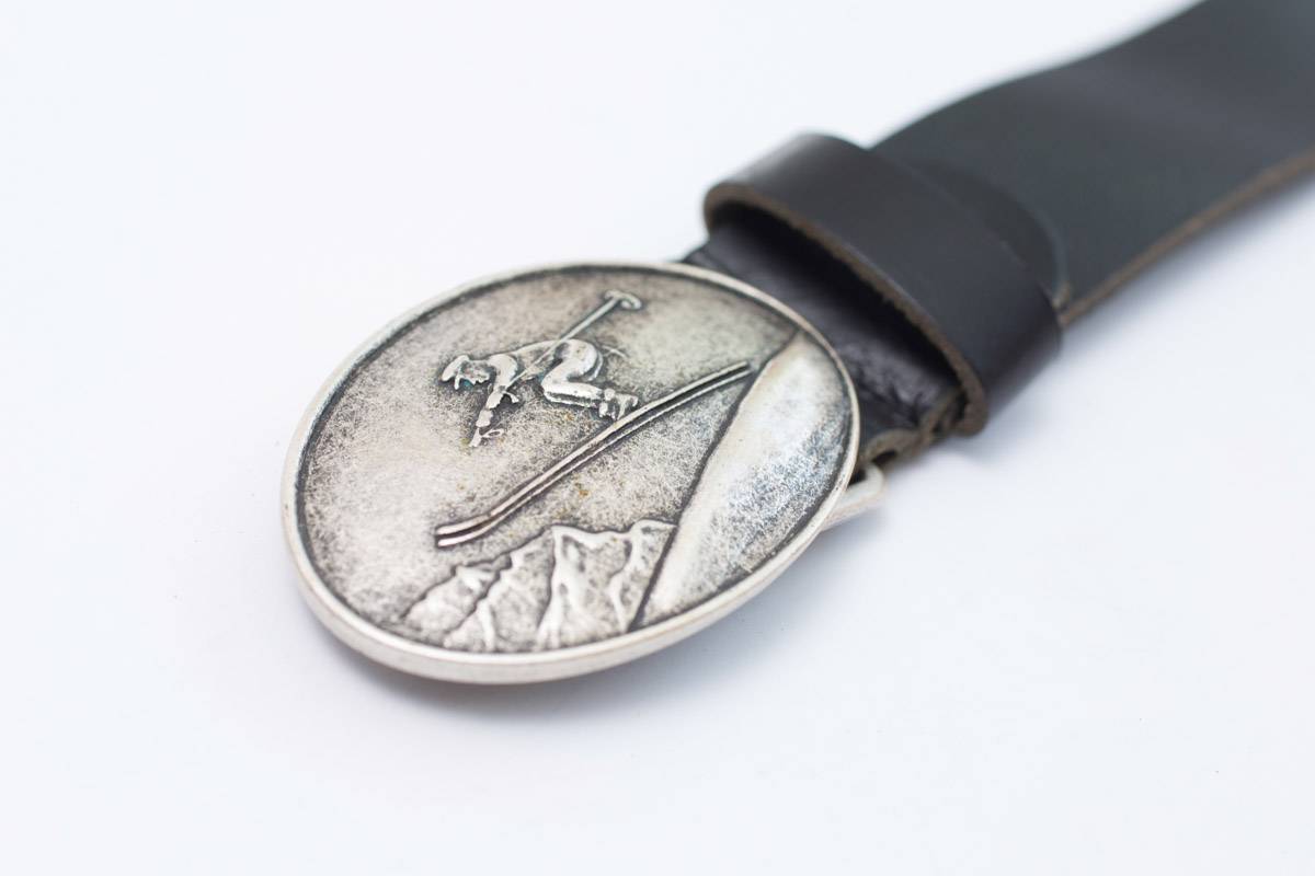 Gürtel mit Silberschnalle Schwarz