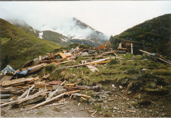 hütte nach lawiene.jpg