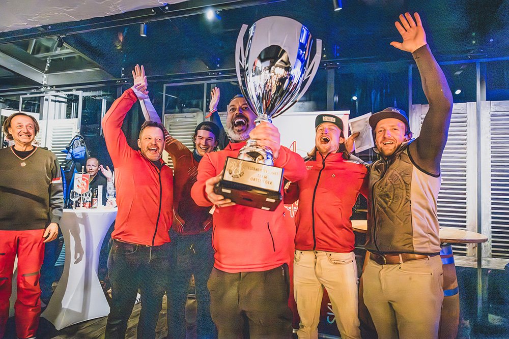 SCA2024-Ortsstellensieger-St-Anton-Obmann-Peter-Mall-mit-dem-Team_HP.jpg